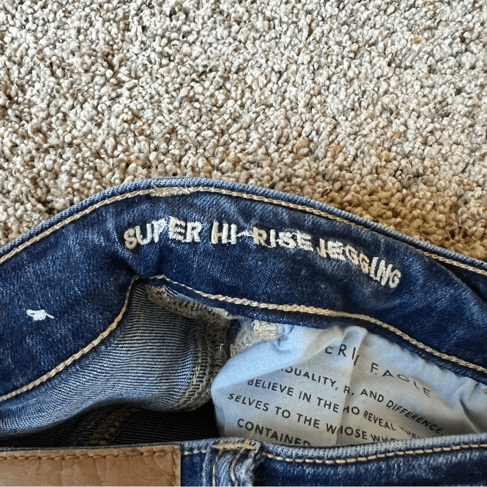 American Eagle Super Stretch Ripped Super Hi-Rise Jegging Jeans Size 2