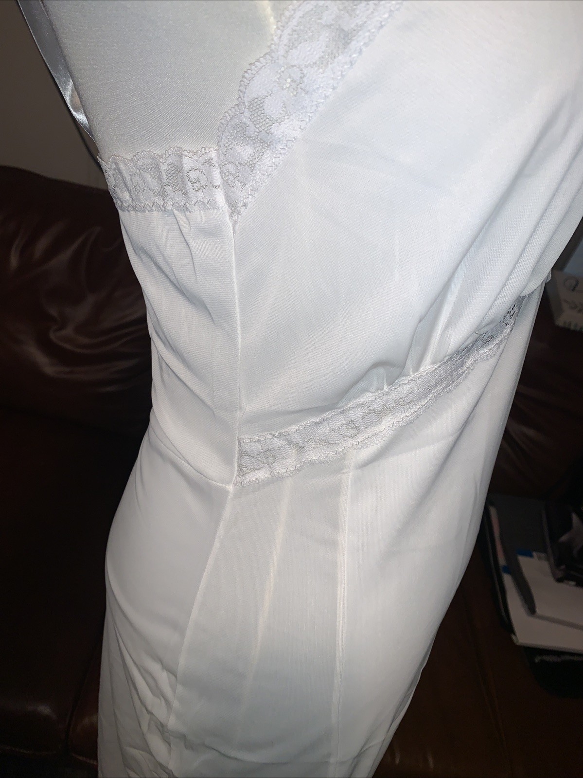 Vintage Dupont Antron III Womens Nylon White Full Slip NWT 32