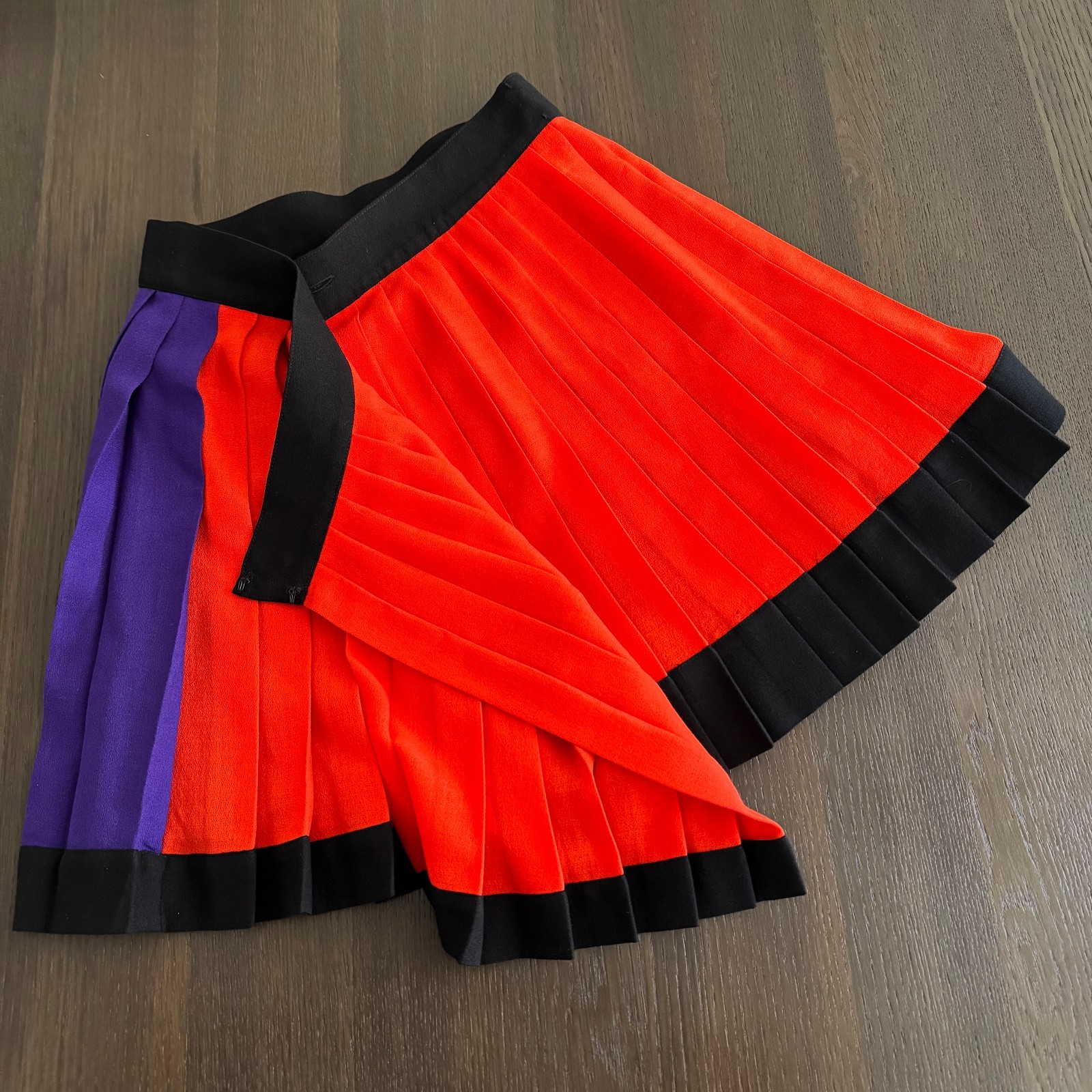 GIANNI VERSACE pleated wool wrap skirt size 42 from F/W 1991/92