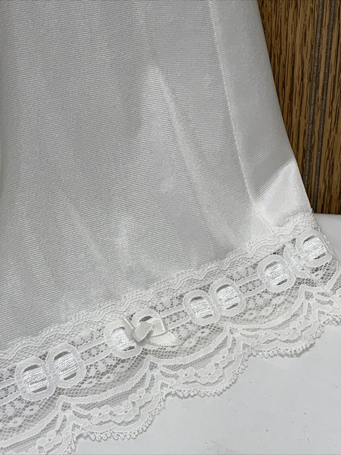 Vintage Olga Secret Hug Half Slip Skirt Lace Trim Size Small Satin Ribbon Bow