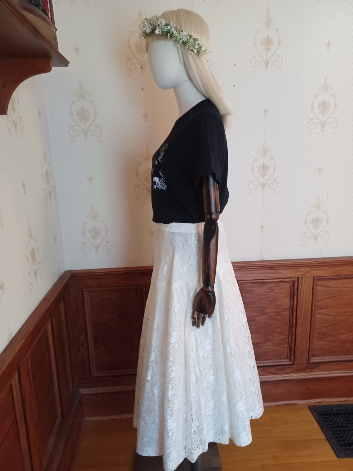 Vintage 1980s Marie St. Claire White Iridescent Lace Romantic Cottagecore Skirt