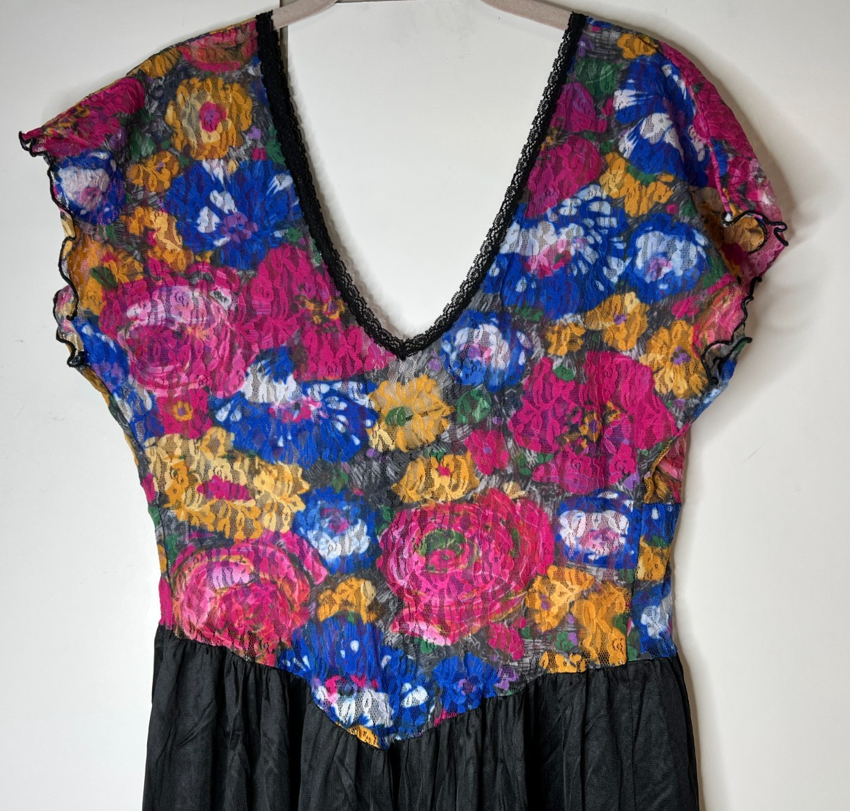 VTG Vandemere Size Large Multi-Color Lace Black Satin Nightgown Lace Up Bodice