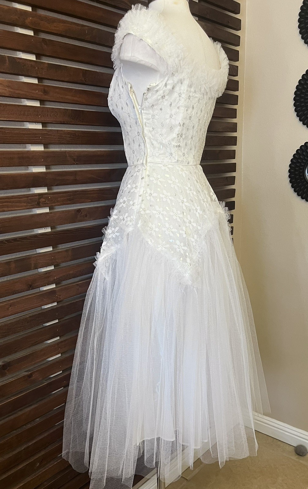 1950s Vintage White & Metallic Silver Tulle Layered Prom Wedding Dress Gown