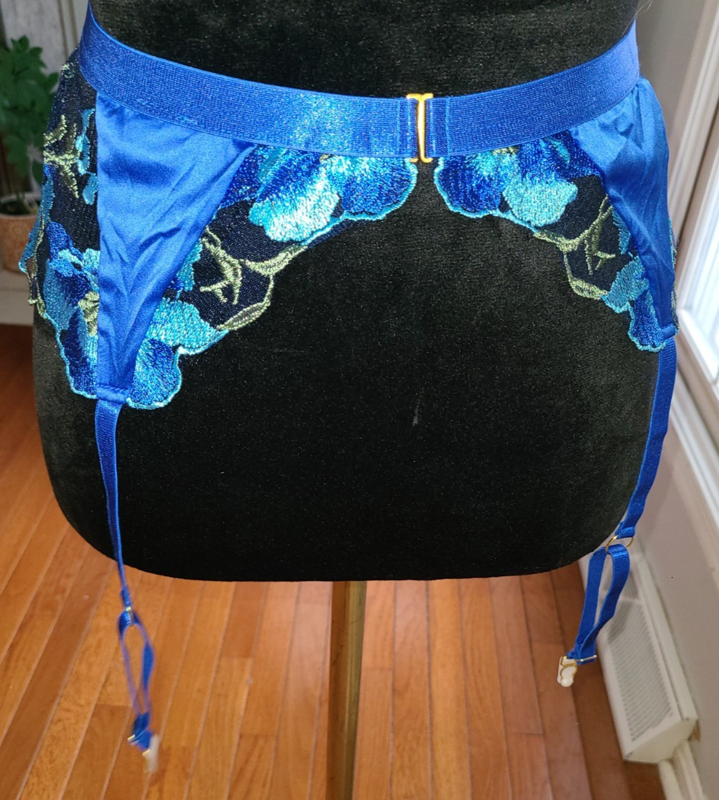 Sexy Blue Hello LA Girl Sz Sm Garter Belt and Thong Fancy floral lace – Silky