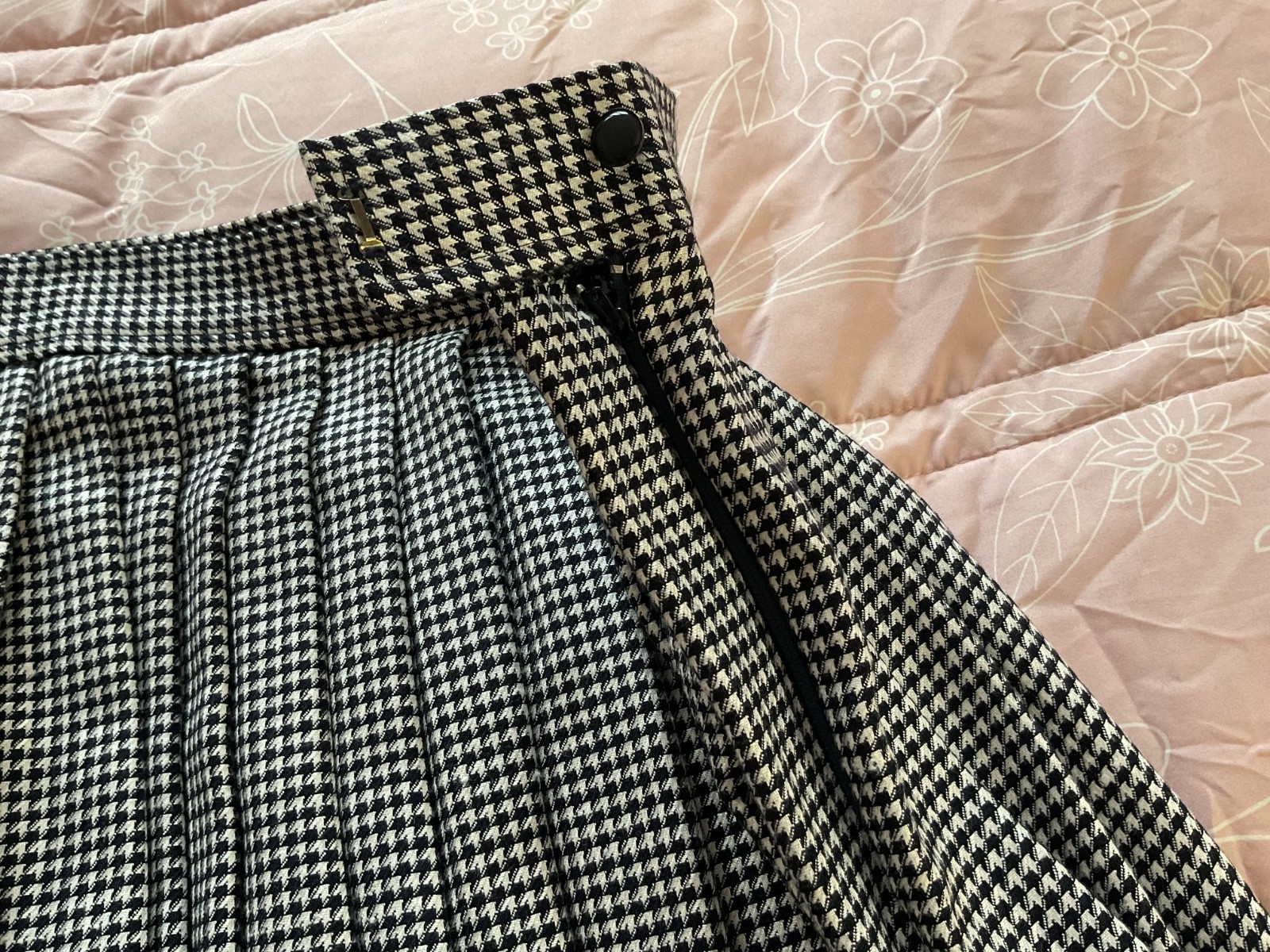 Vtg Ungaro Black White Houndstooth Wool & Rayon Skirt Size 44 / 10 Upscale Vibe!