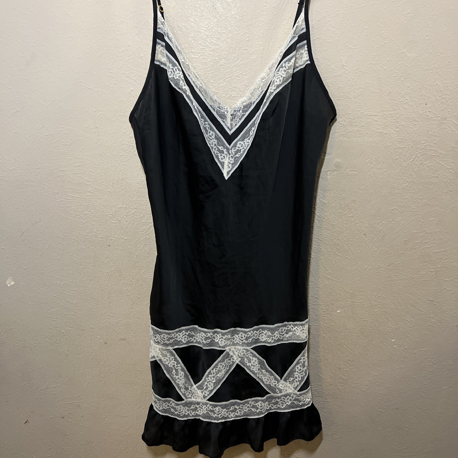NWT Victoria’s Secret Black White Contrast Lace Ruffle Hem Slip Dress Chemise L