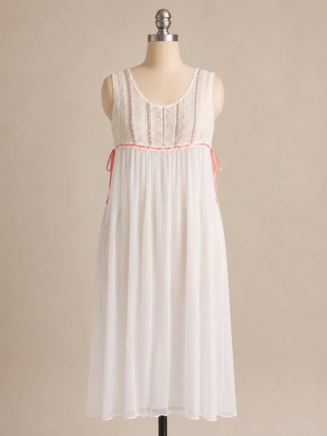 Vintage 1960s Hollywood Vassarette by Munsingwear Lingerie Nightgown Floral Lace