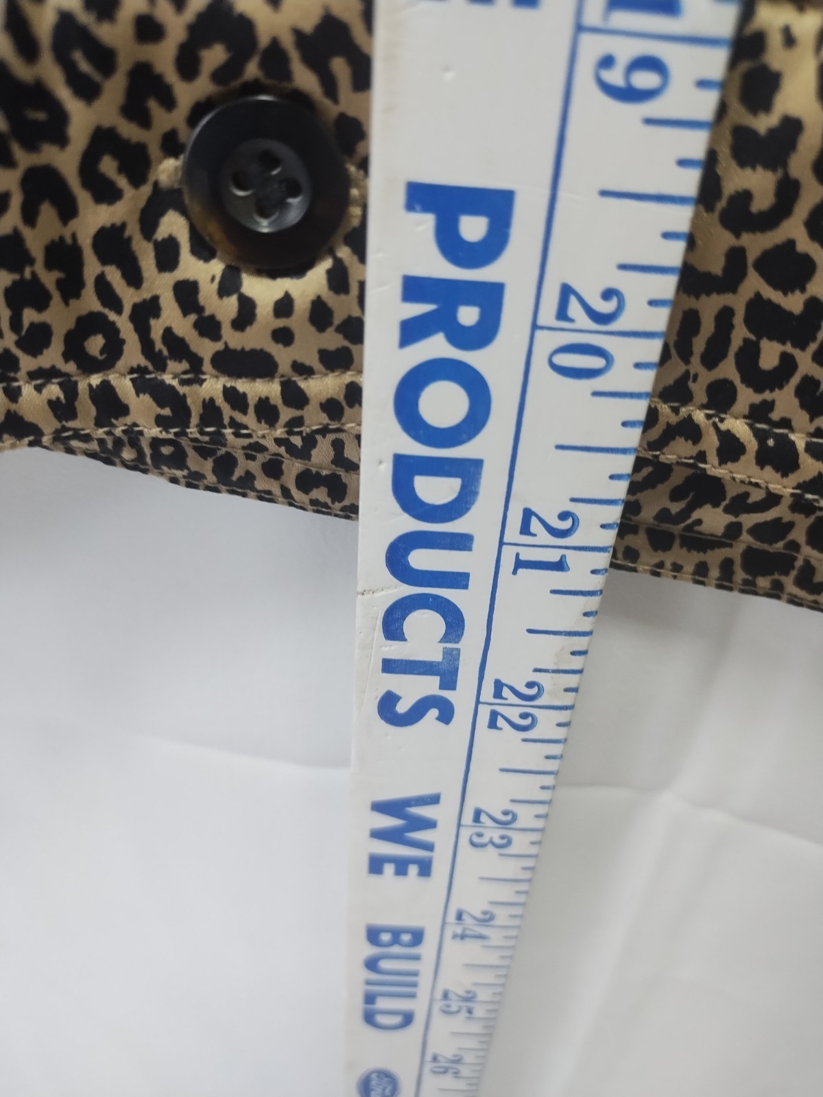 Women’s Shirt L 100% Silk Button Blouse Leopard Cheetah Animal Print