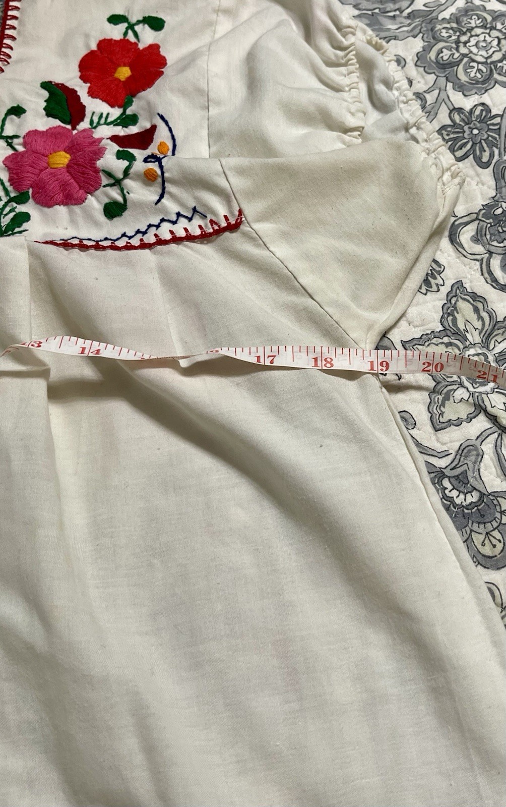 Vintage Womens Cotton Blend Embroidered Floral Mexican Boho Tunic Top Blouse