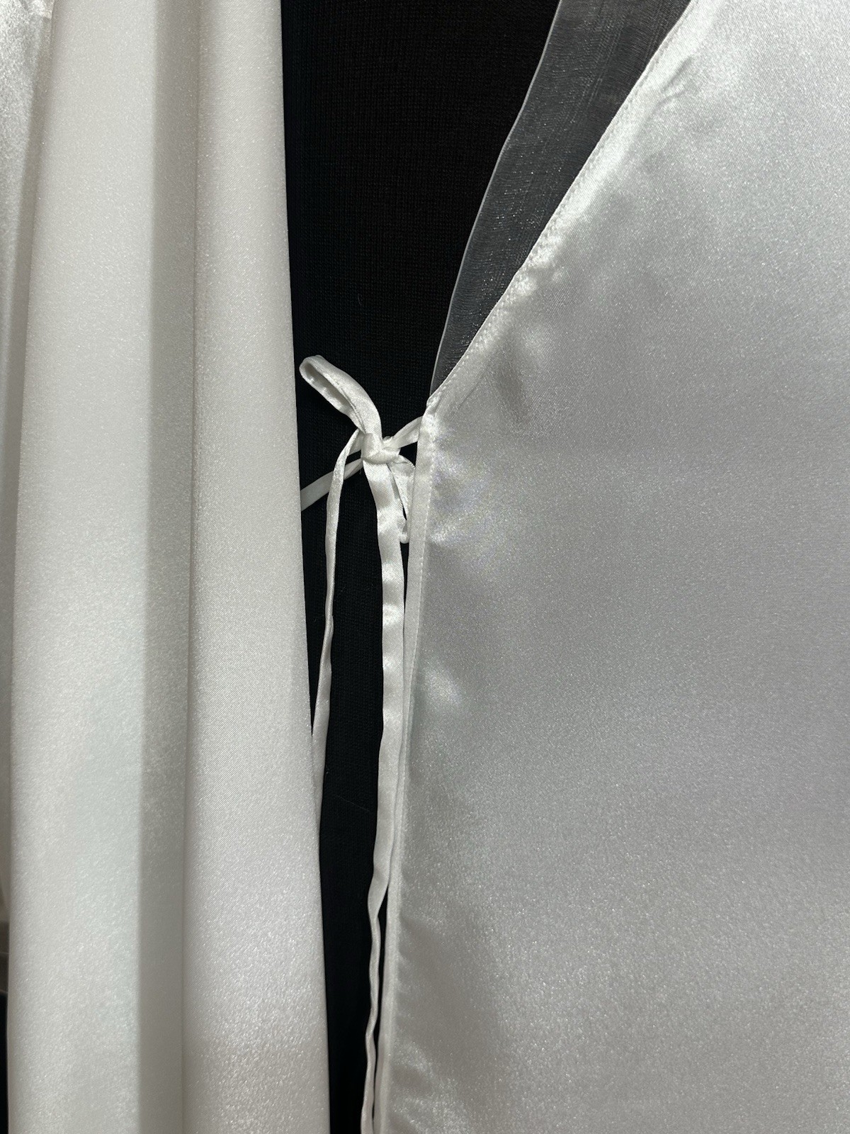 Intimo Amore Bridal Robe L White Satin Pearl Beaded Lace Applique Long Y2K