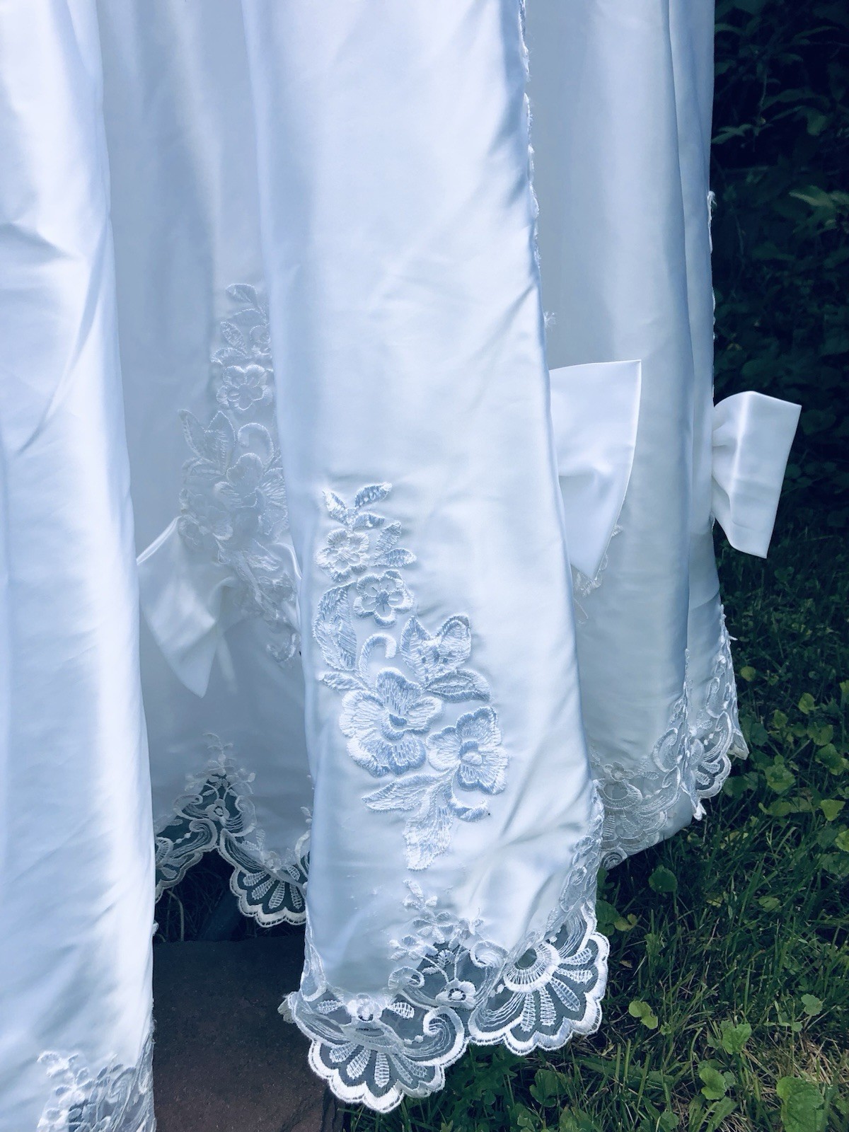 Vintage 1980’s Pearls Floral Appliqués Sequin Lovely Wedding Gown Dress 32-24-62