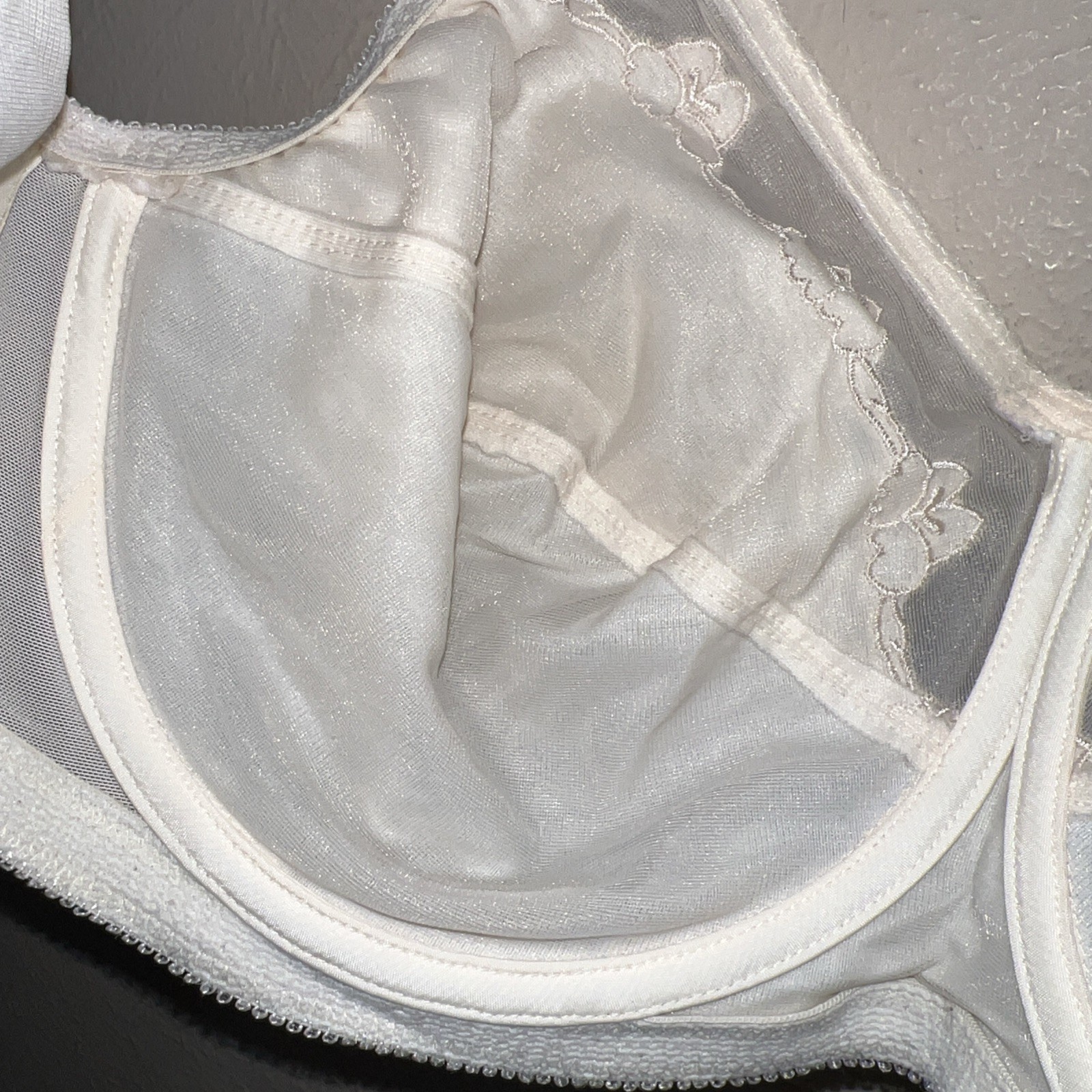 Vintage Bali 0180 Underwire Bra 42D Beige Satin Floral Embroidered 80s 90s Y2K