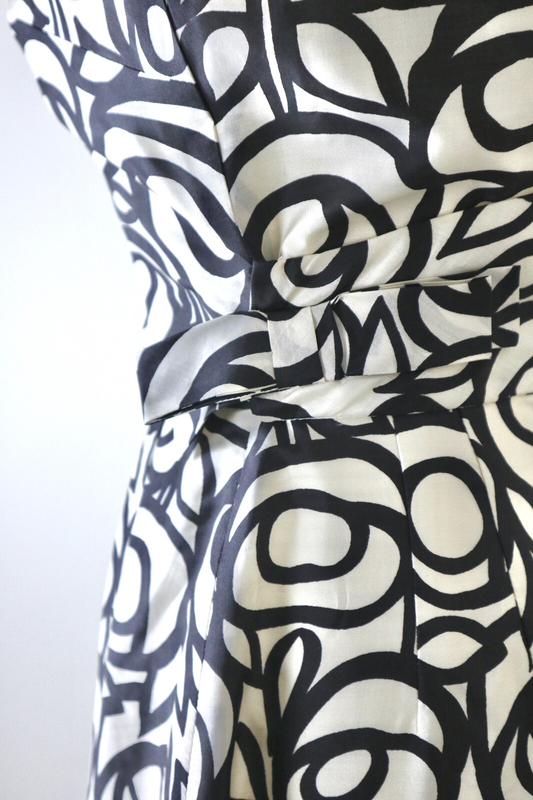 Vintage 1950s Size XXS Silk Low Back Sheath Dress Abstract Floral Novelty Print