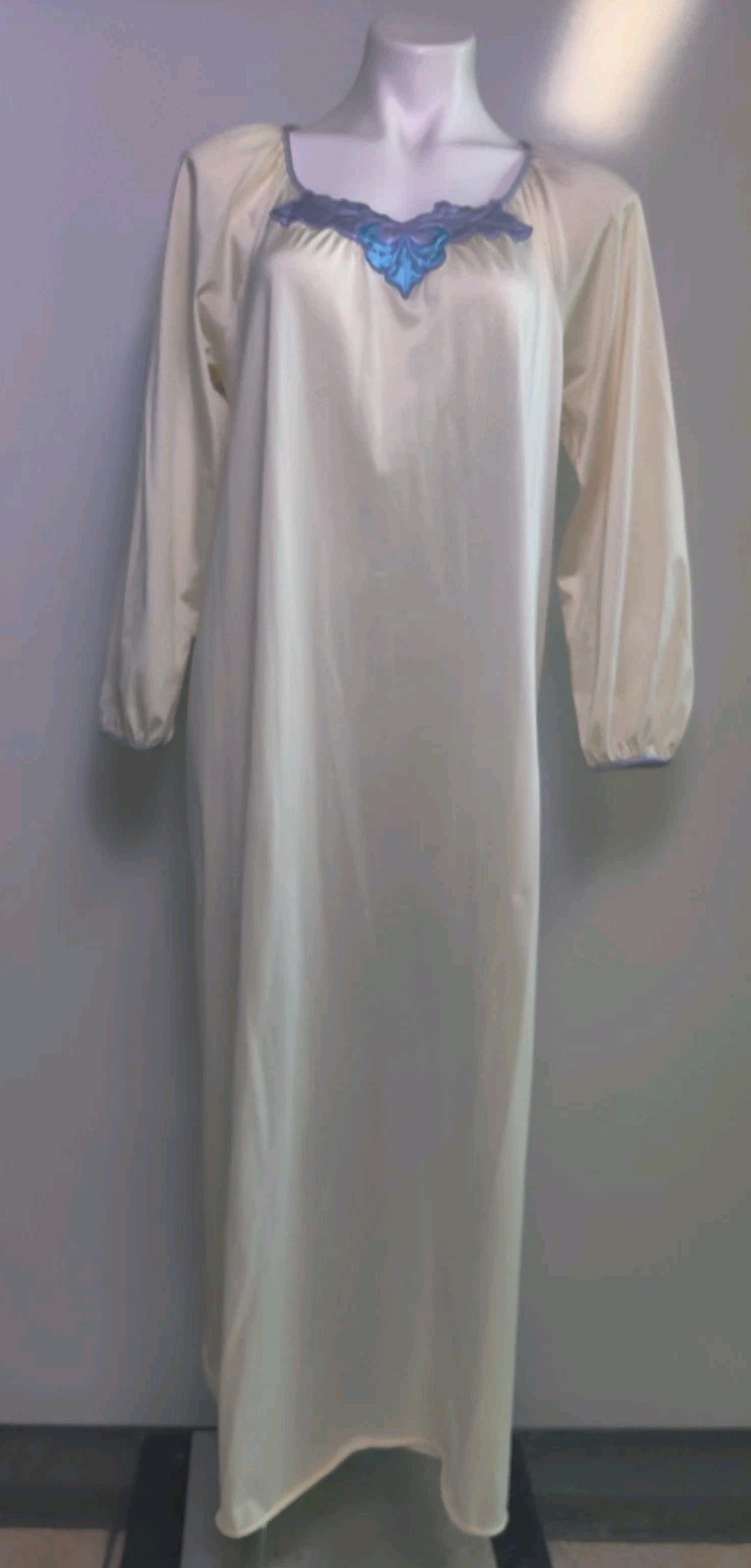 Vintage 1980’s Vanity Fair Nightgown Full Length Nightgown Med Art Deco *Read