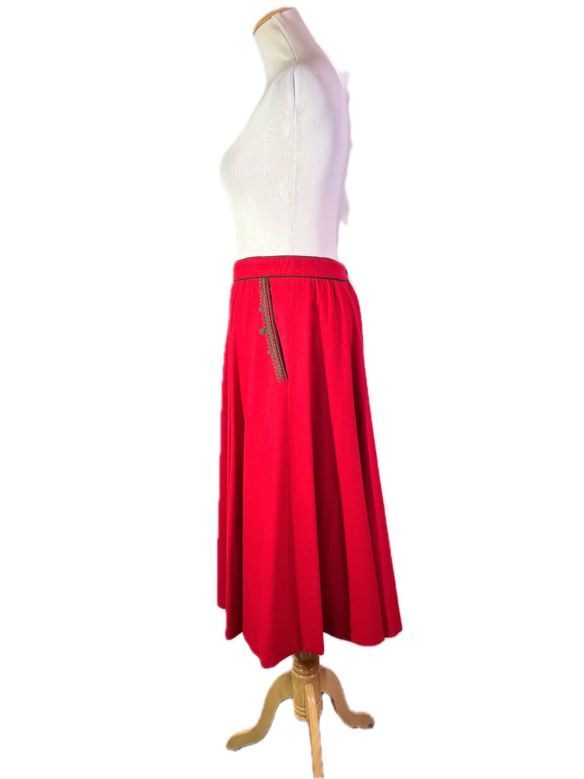 Admont Size 38 Red Felt Wool Trachten Skirt Green Embroidery