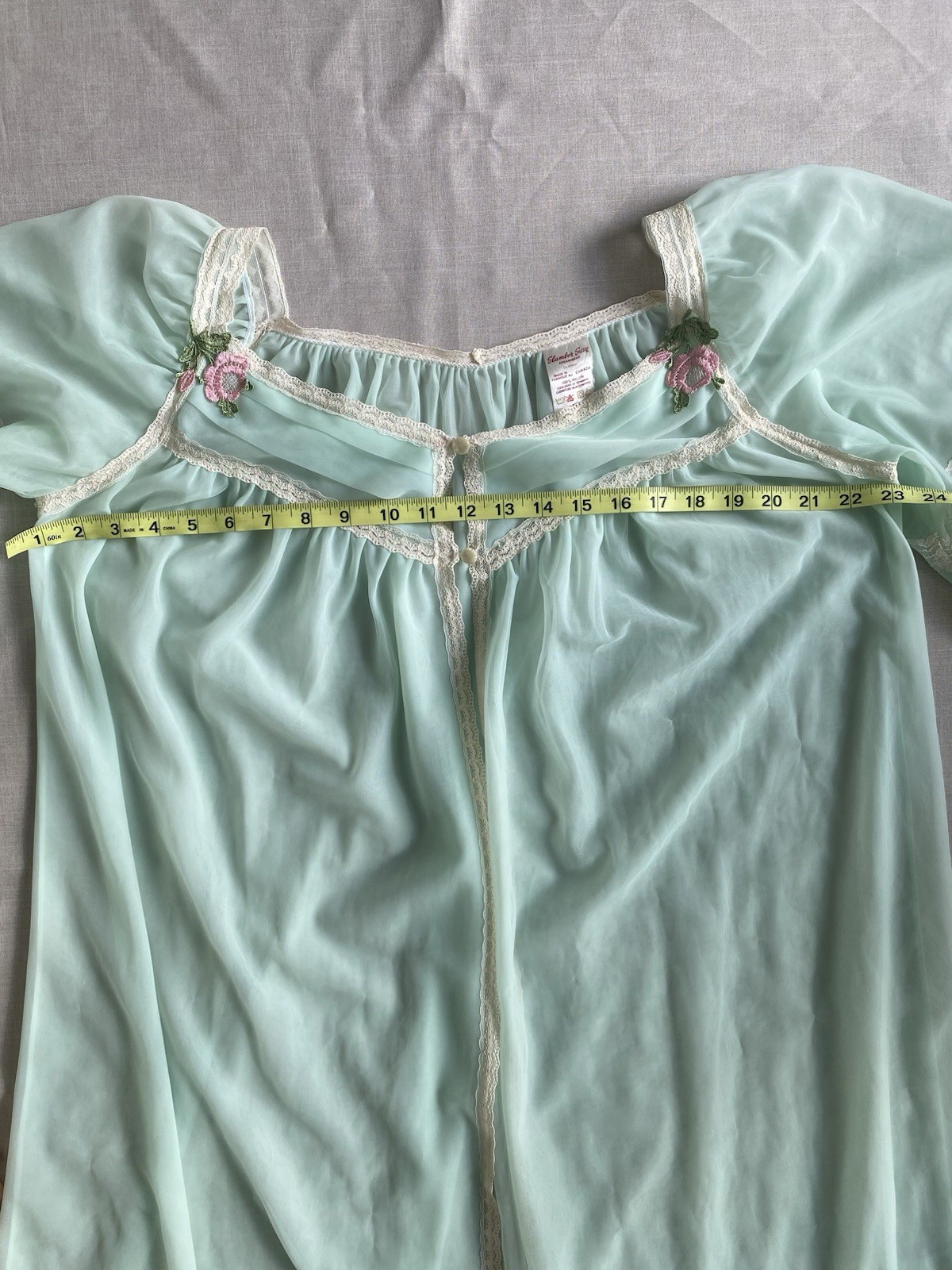 Vtg 1960s to 1970s Slumber Suzy „Dreamwear” peignoir robe Mint Floral Embroidery