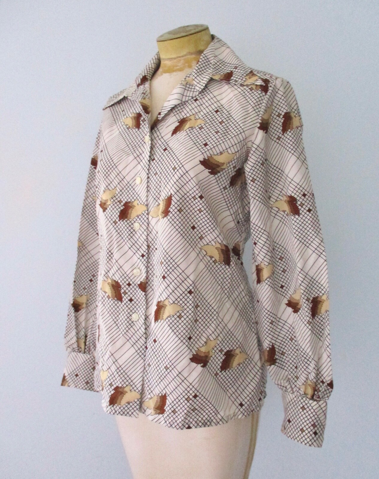 Vtg 70s biege brown grid gradient birds silky poly disco secretary blouse top 12