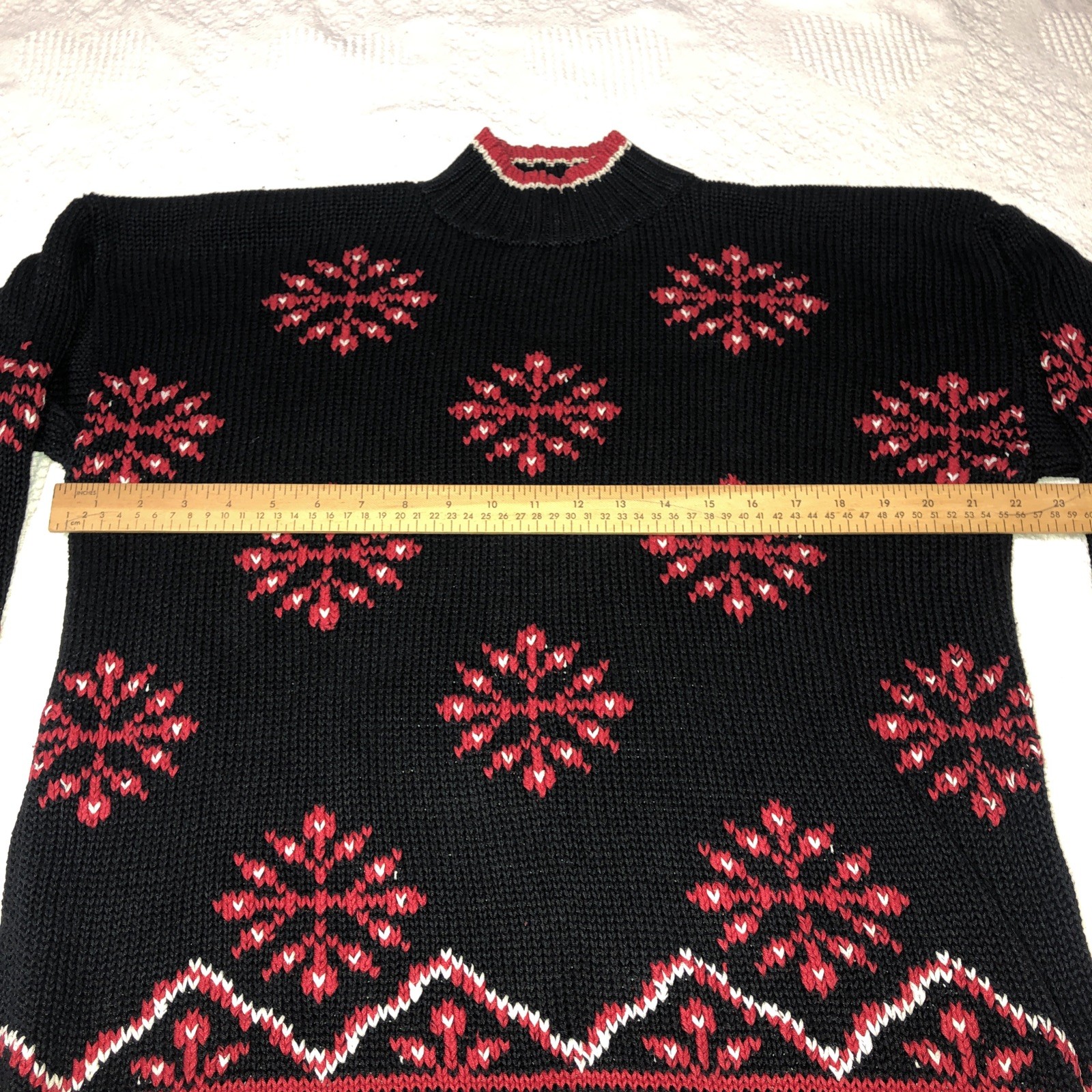 VINTAGE Best American Clothing Co Sweater Women L Black/Red Snowflakes