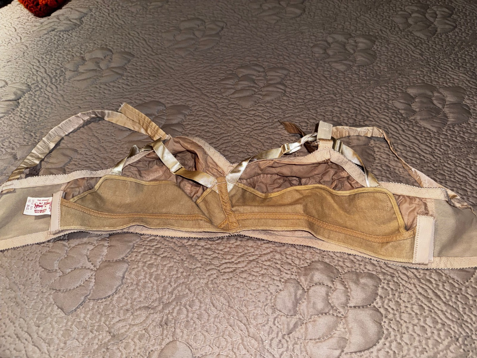 Vintage 1960’s Sculptress Beige Lace Bra Style 521 w/Attached Banderin 36CC USA