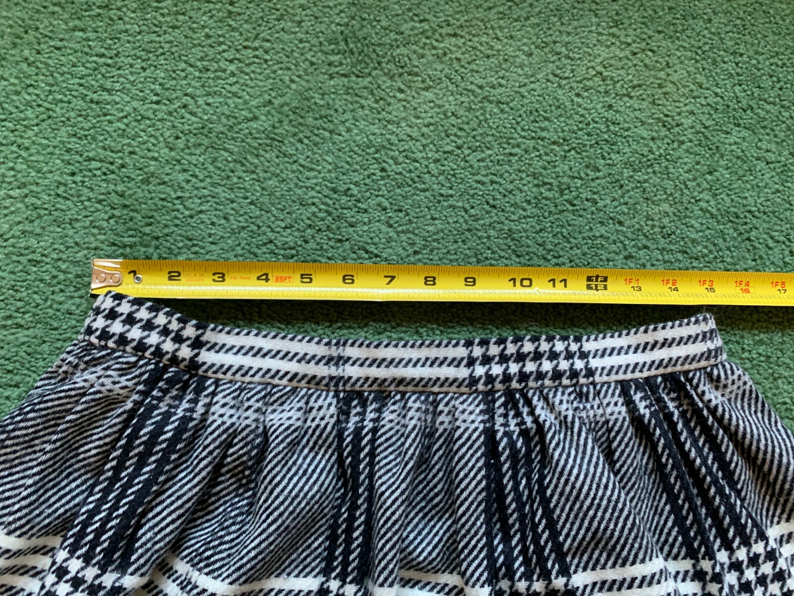 VINTAGE WOMENS JAEGER LONDON WOOL BLACK & WHITE TARTAN PLAID SKIRT KILT