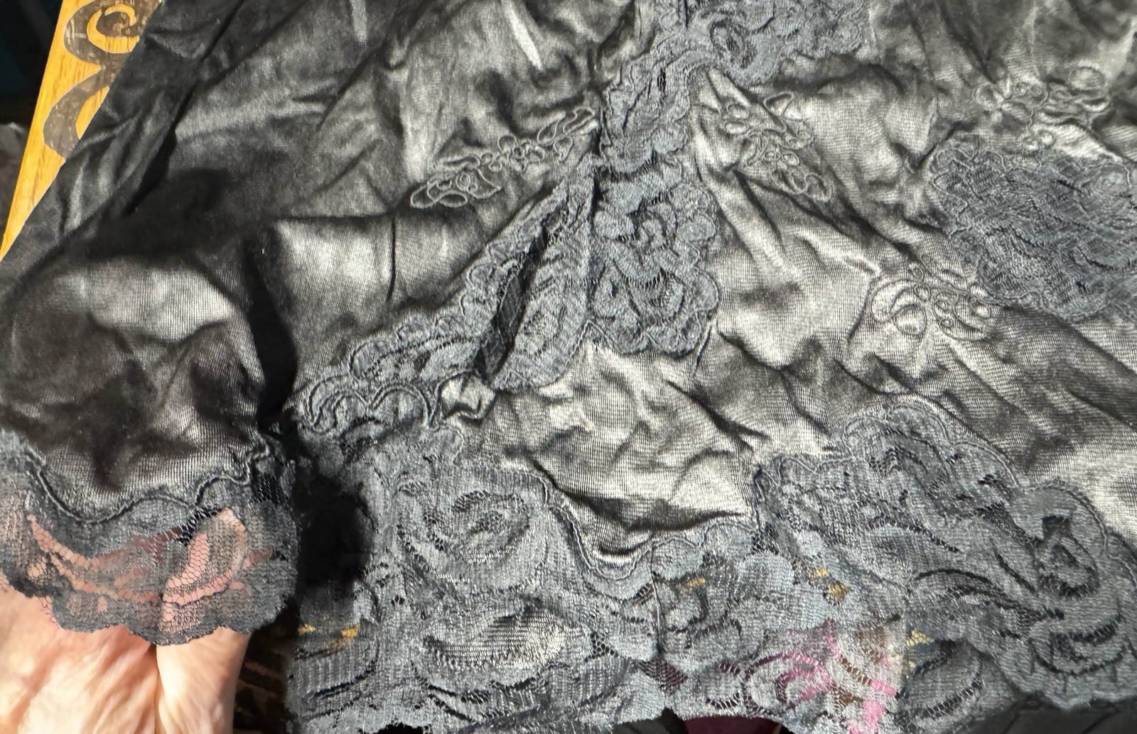 VINTAGE SUPER SATIN BY VINCENT HALF SLIP WITH LACE . BLACK. DUPONT ANTRON lll
