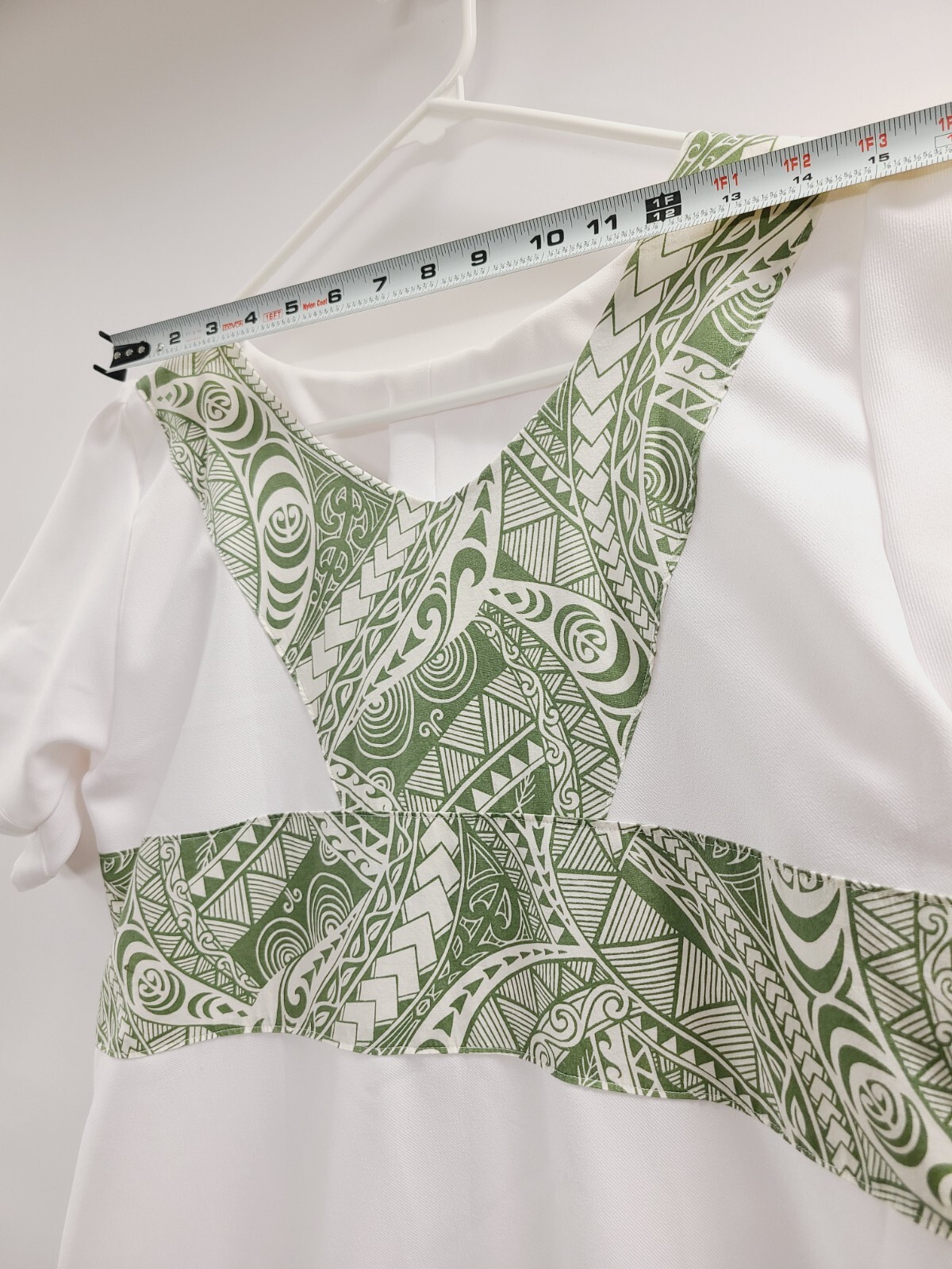 Hawaiian Dress Vintage Size L White and Green Midi Tribal Print Short Sleeve