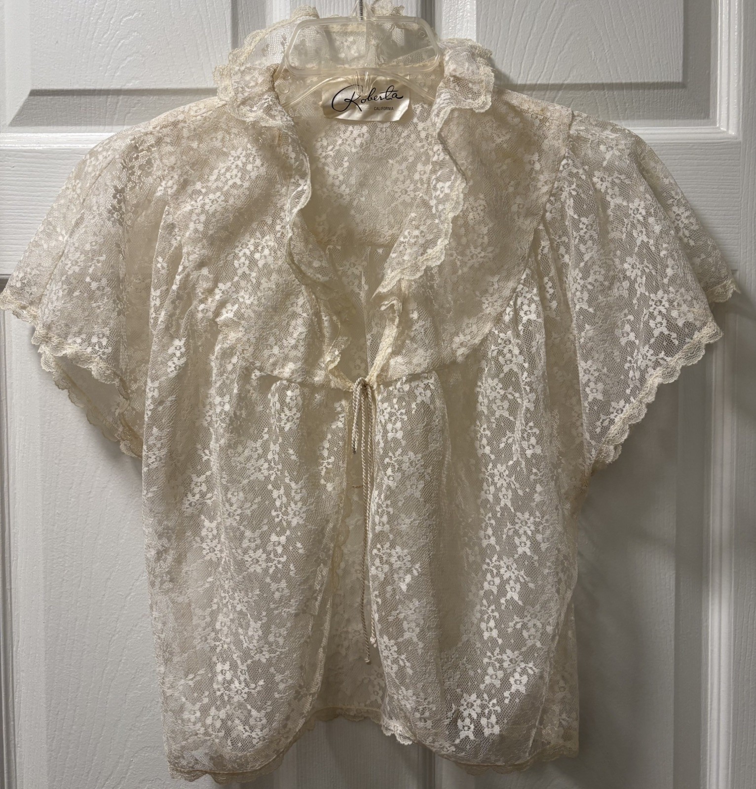 Vintage 1960s 1970s Roberta California Ivory Lace Overlay Shrug Bolero Jacket