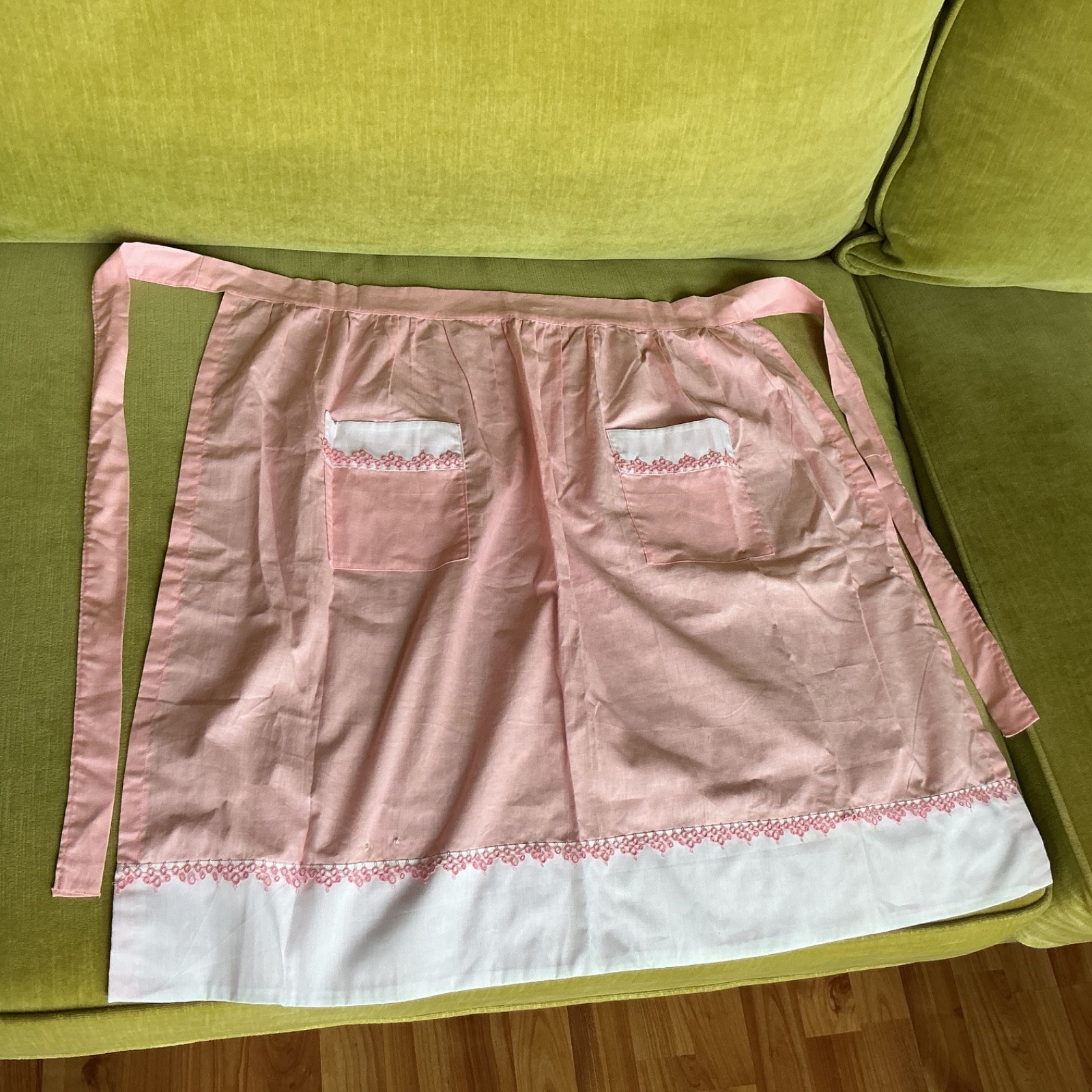 Vintage Pink and White Apron With Handmade Tatted Lace and Pockets