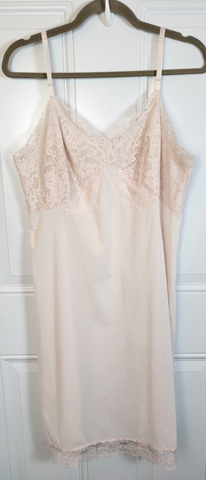 Vintage Vanity Fair Lace Nightgown Size M / L {See Measurements]