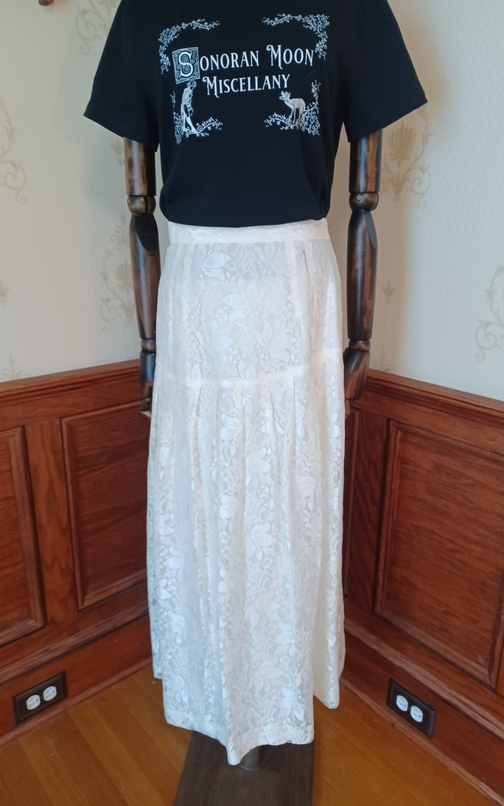 Vintage 1980s Marie St. Claire White Iridescent Lace Romantic Cottagecore Skirt