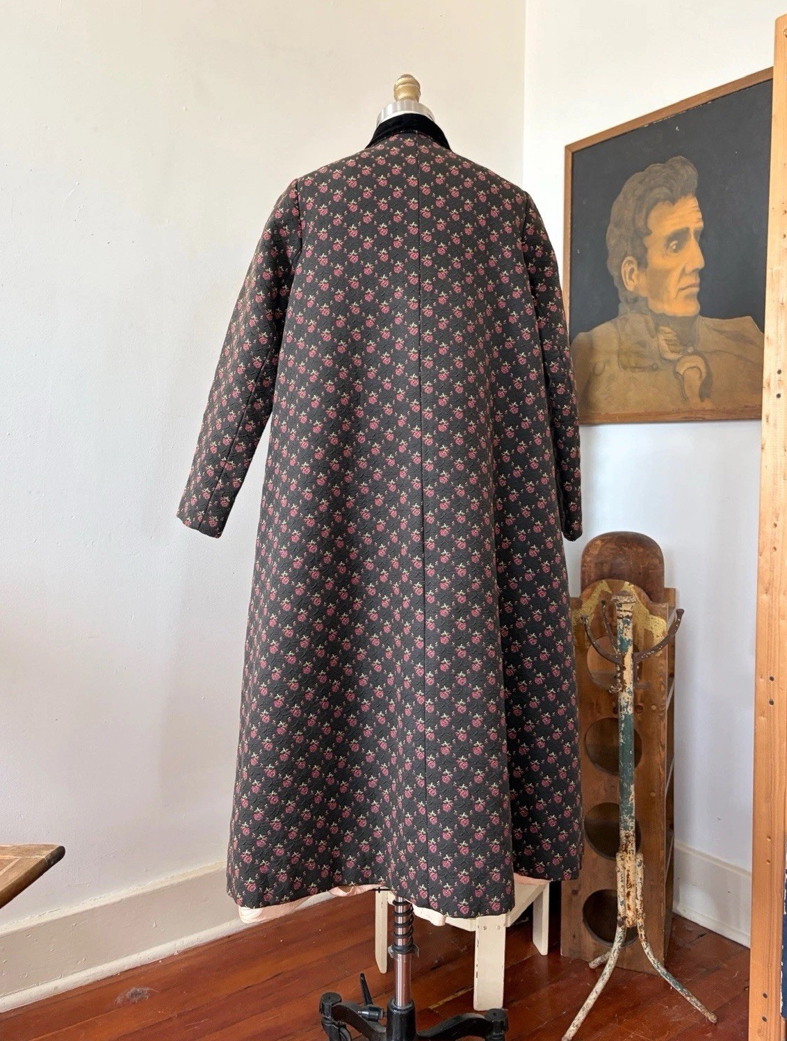 Mid-C Floral Jacquard/Matelassé/Quilted Full Length Tapestry Coat Velvet Collar