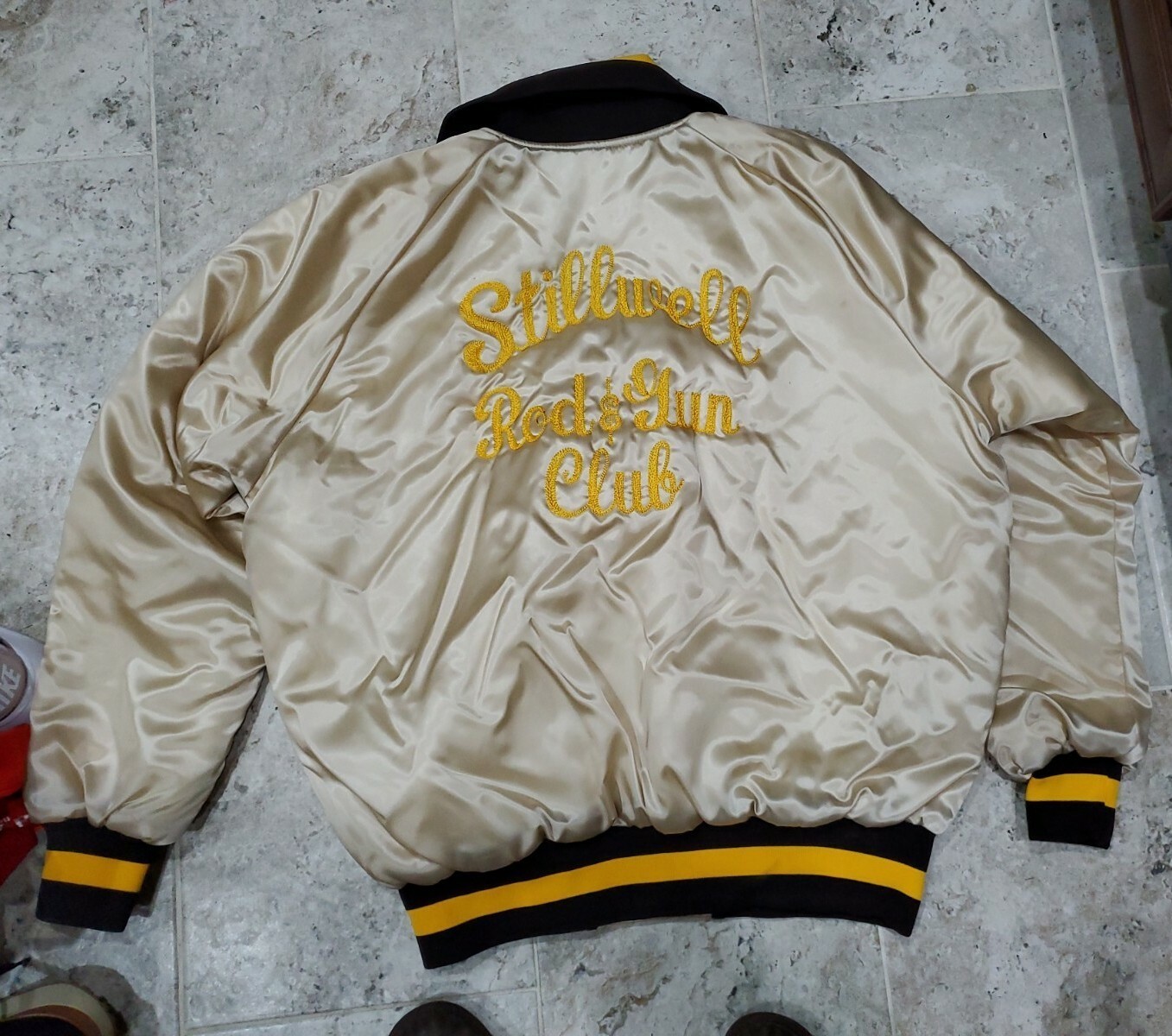 AWESOME VINTAGE LEADER SPORTSWEAR GOLD SATIN JACKET WOMEN’S SIZE 2XL