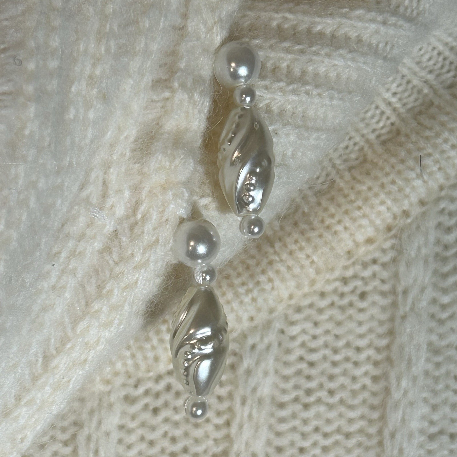 Vintage L’Eau Vive Sz M Cream Pearl Embellished Sweater Lambswool Angora Rabbit