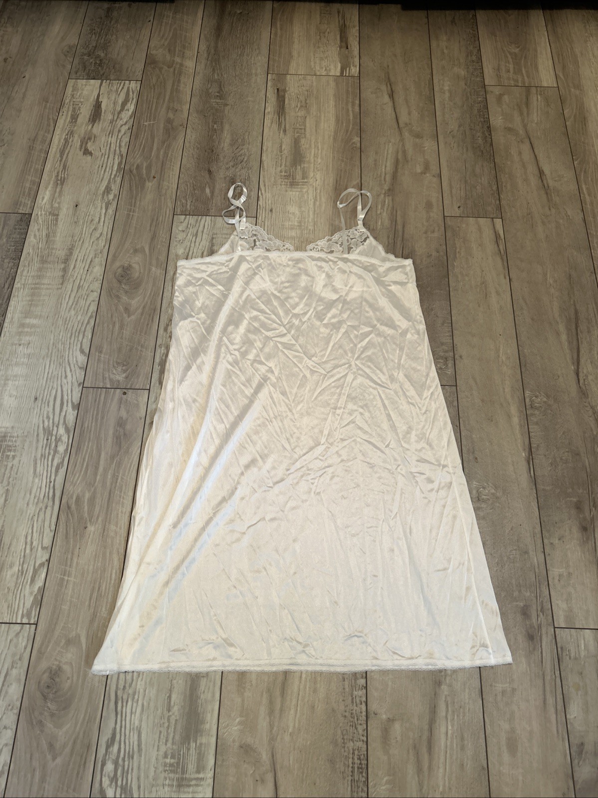 VTG Vassaret WHITE NYLON STRETCH SHEER LACE CUPS FULL DRESS SLIP 26″ 42/48