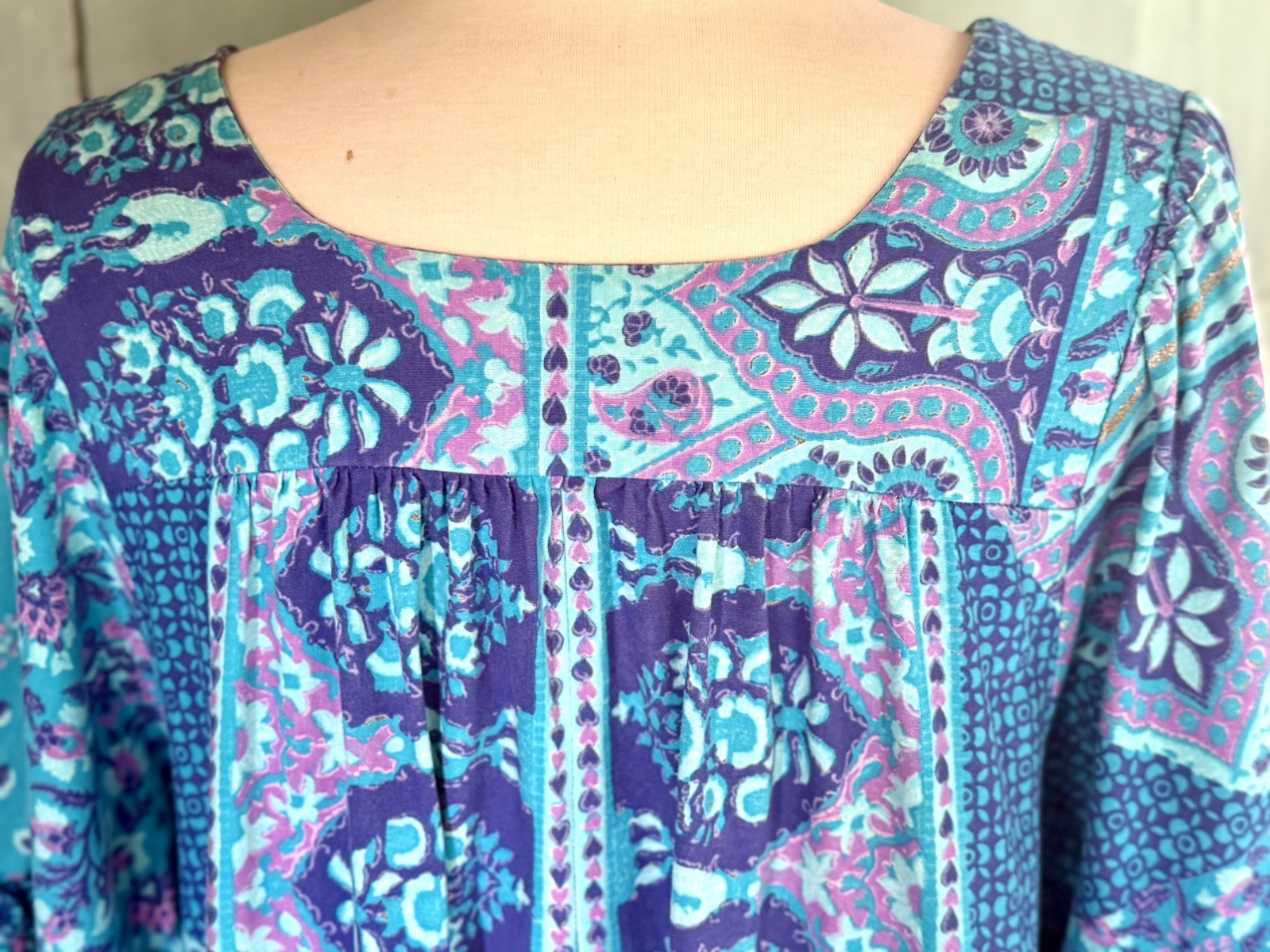VTG Gerry CA Barkcloth Muumuu Patio Lounge Dress Rainbow Batik Psychedelic Mod M