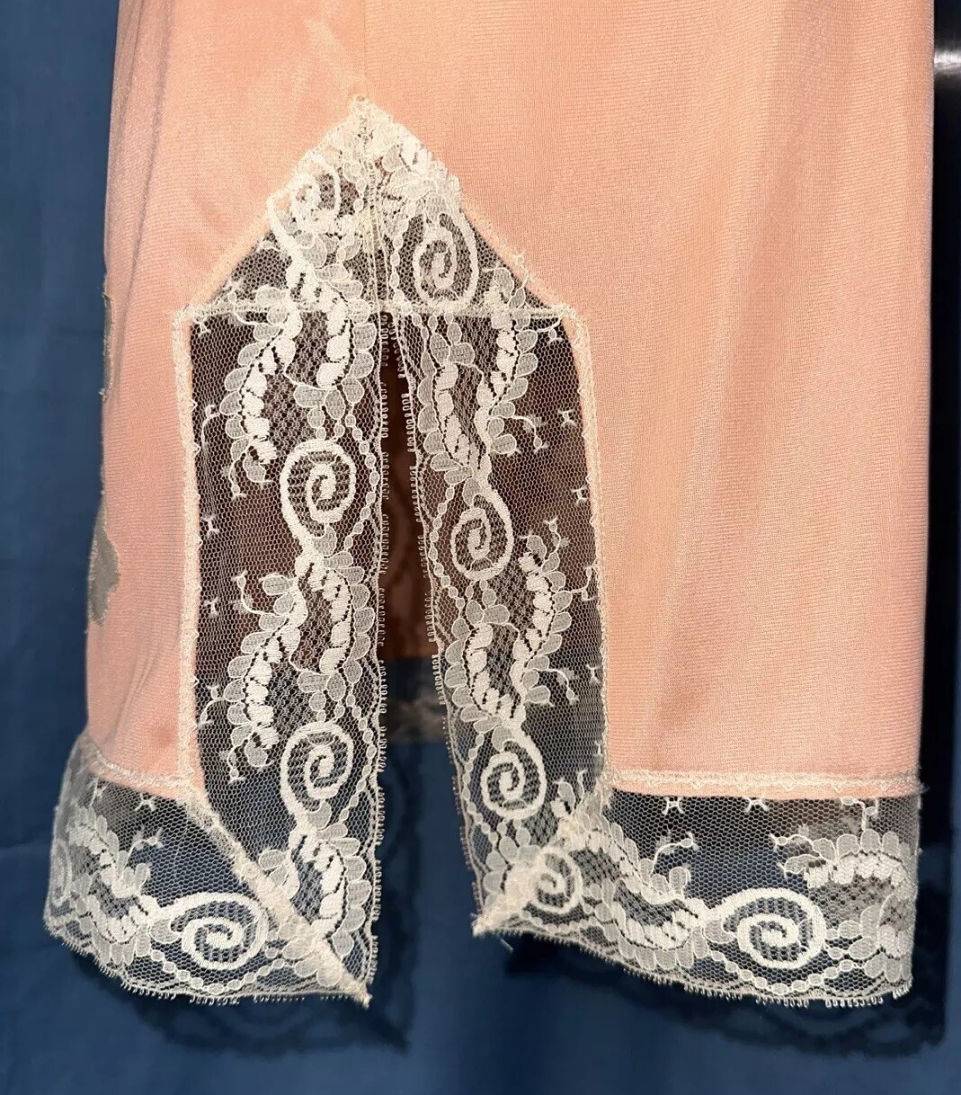 VTG Vanity Fair Antron Nylon Pillow Tab Half Slip~S~Apricot/Peach~ Lace Trim