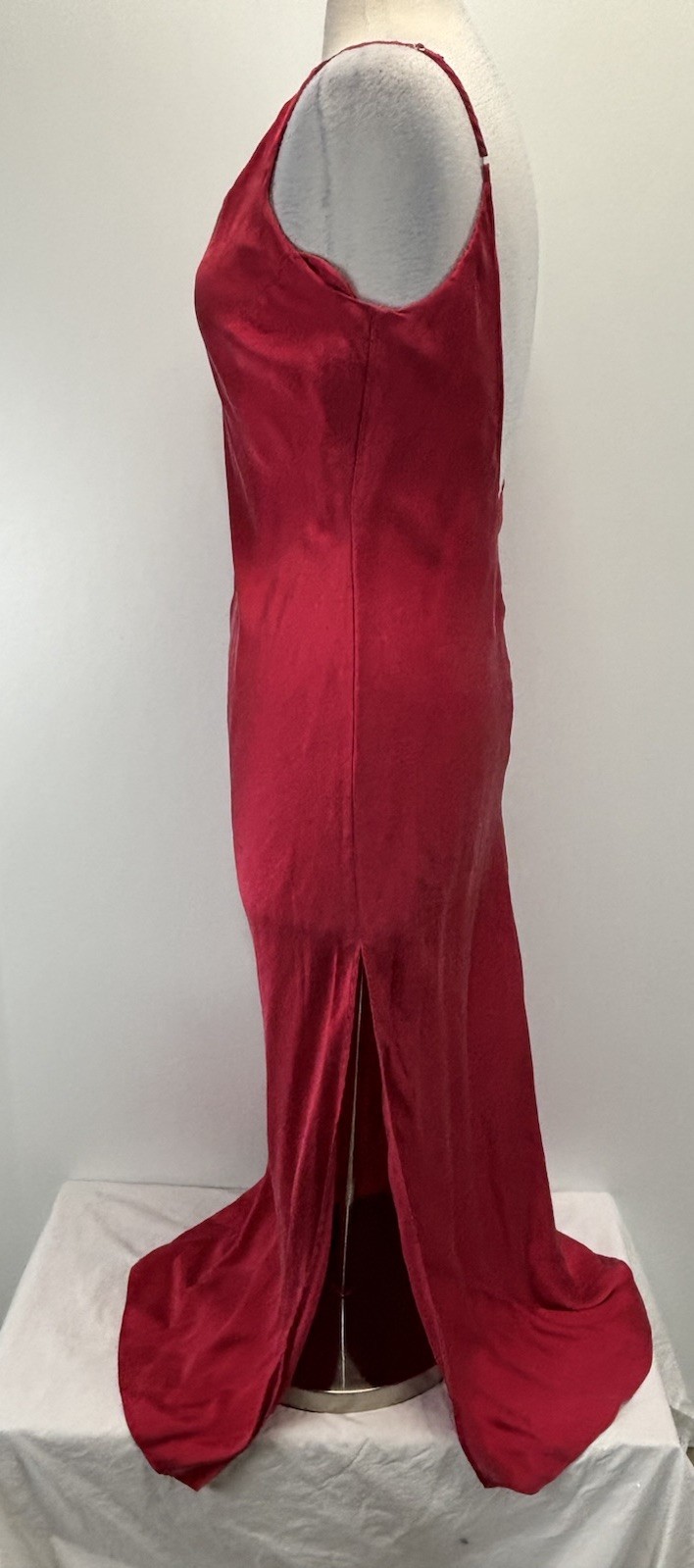 Vtg Victorias Secret 100% Silk Long Slip Nightgown Women’s M Red Y2K Open Back