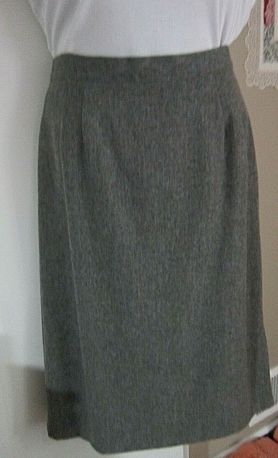 Gray Wool Pencil Skirt-Calf Length-Carson Pirie Scott-Size18-Lined-Back Zipper
