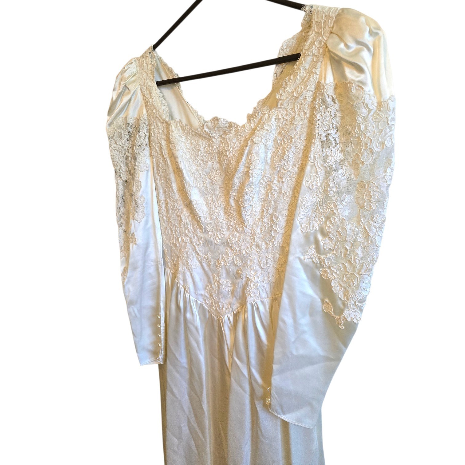 Vintage 1980s Satin & Lace Wedding Dress with Detachable Bow / Ruffle Back