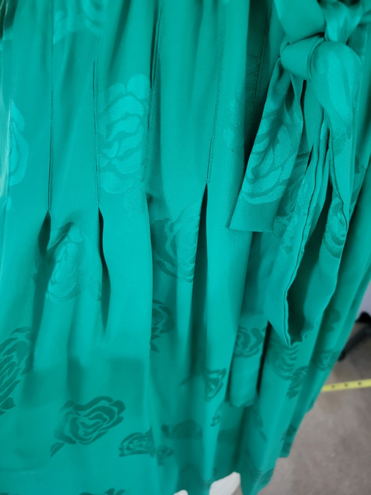 VTG 80s Papell 100% Silk Green Belted Stretch waist Dress size 12P Half Sleeve