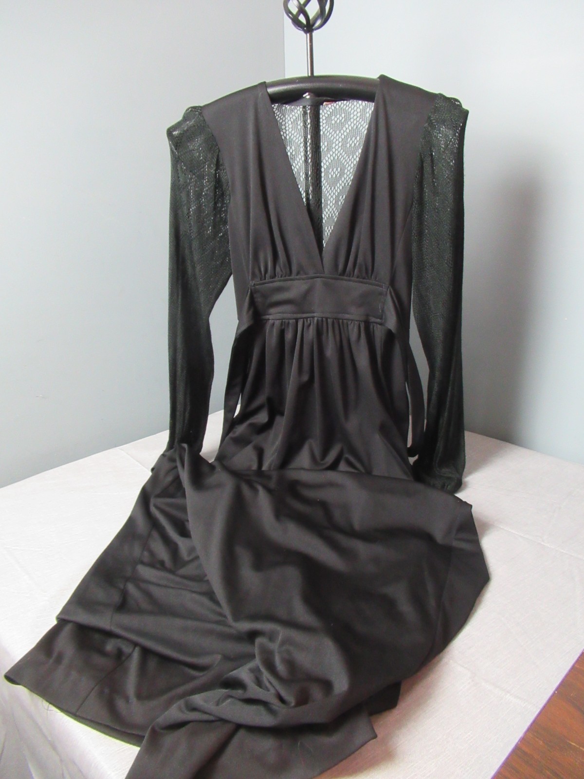 Vintage Women’s Dress Black Long Lace Sleeves & Back Belted – Zipper – h5 sb