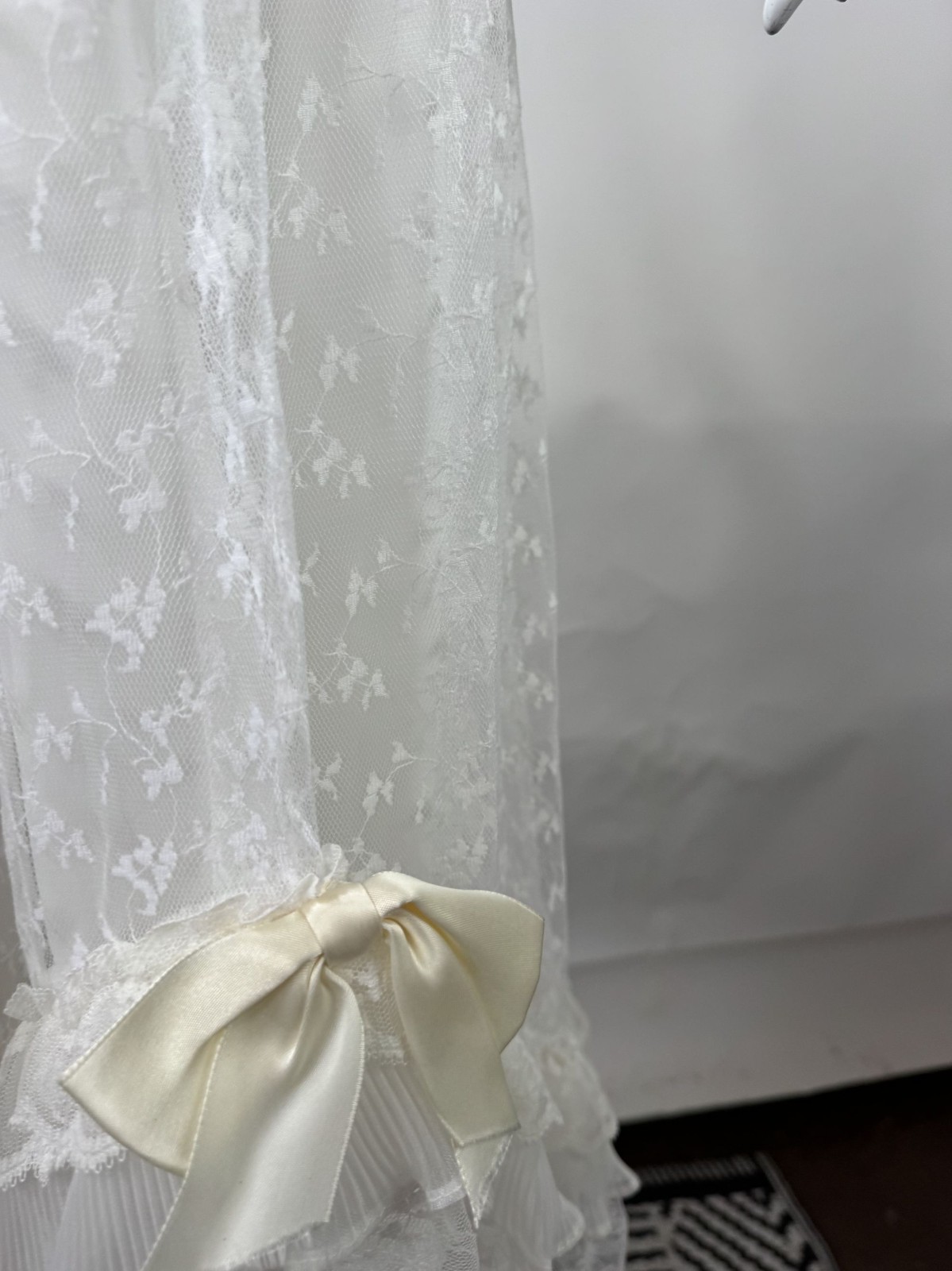 Vintage 70s White Lace Wedding Dress Size 8 With Satin Ribbons & Ruffled Necklin