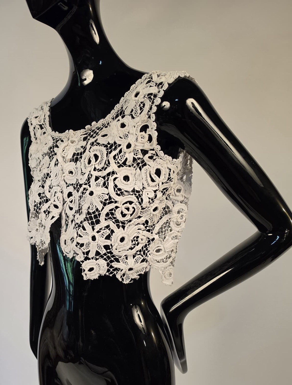 ANTIQUE EDWARDIAN HAND MADE IRISH CROCHET LACE VEST STYLE TOP
