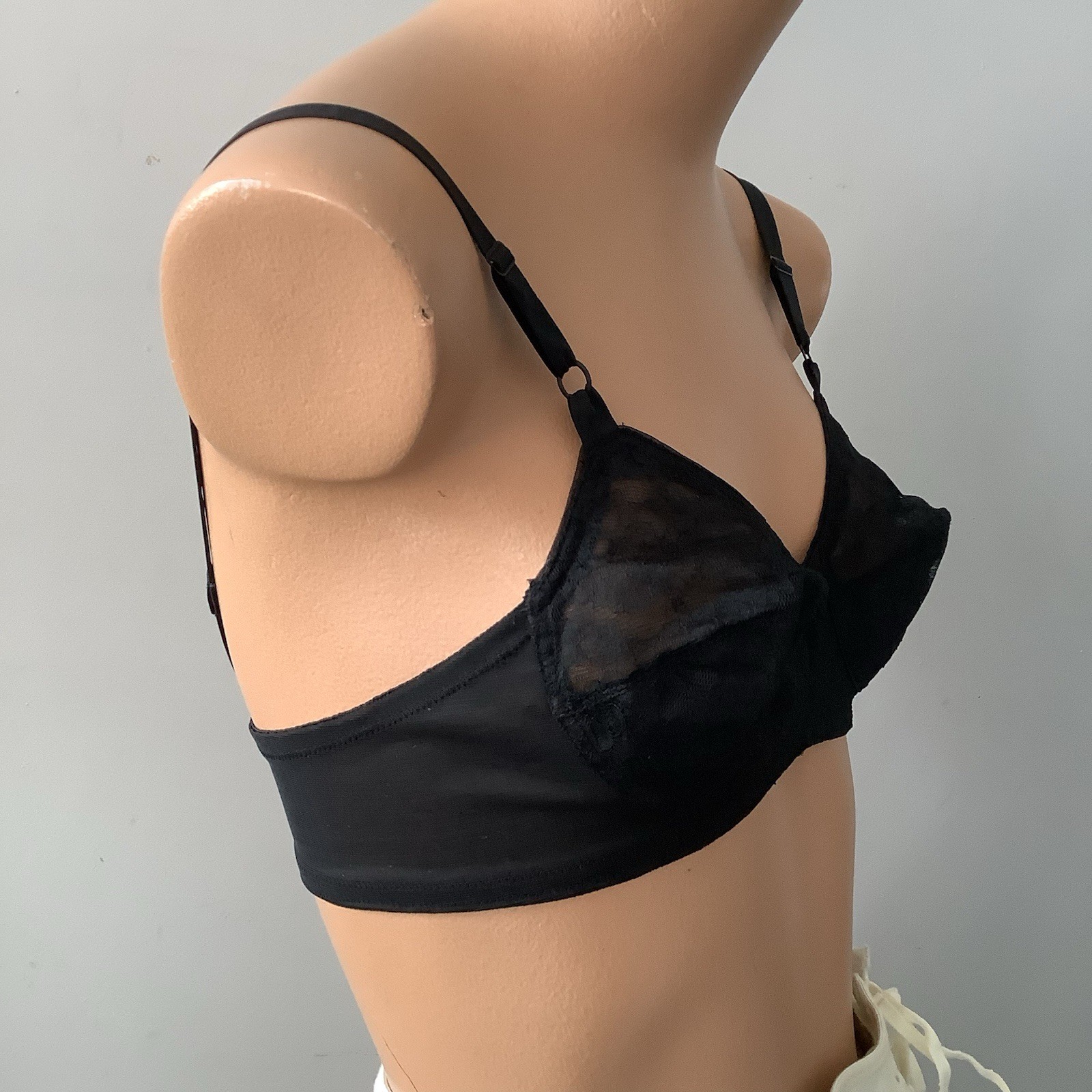 NOS Vintage Black VANITY FAIR Nylon Pointy BRA Floral LACE Sheer Bullet SZ. 34A