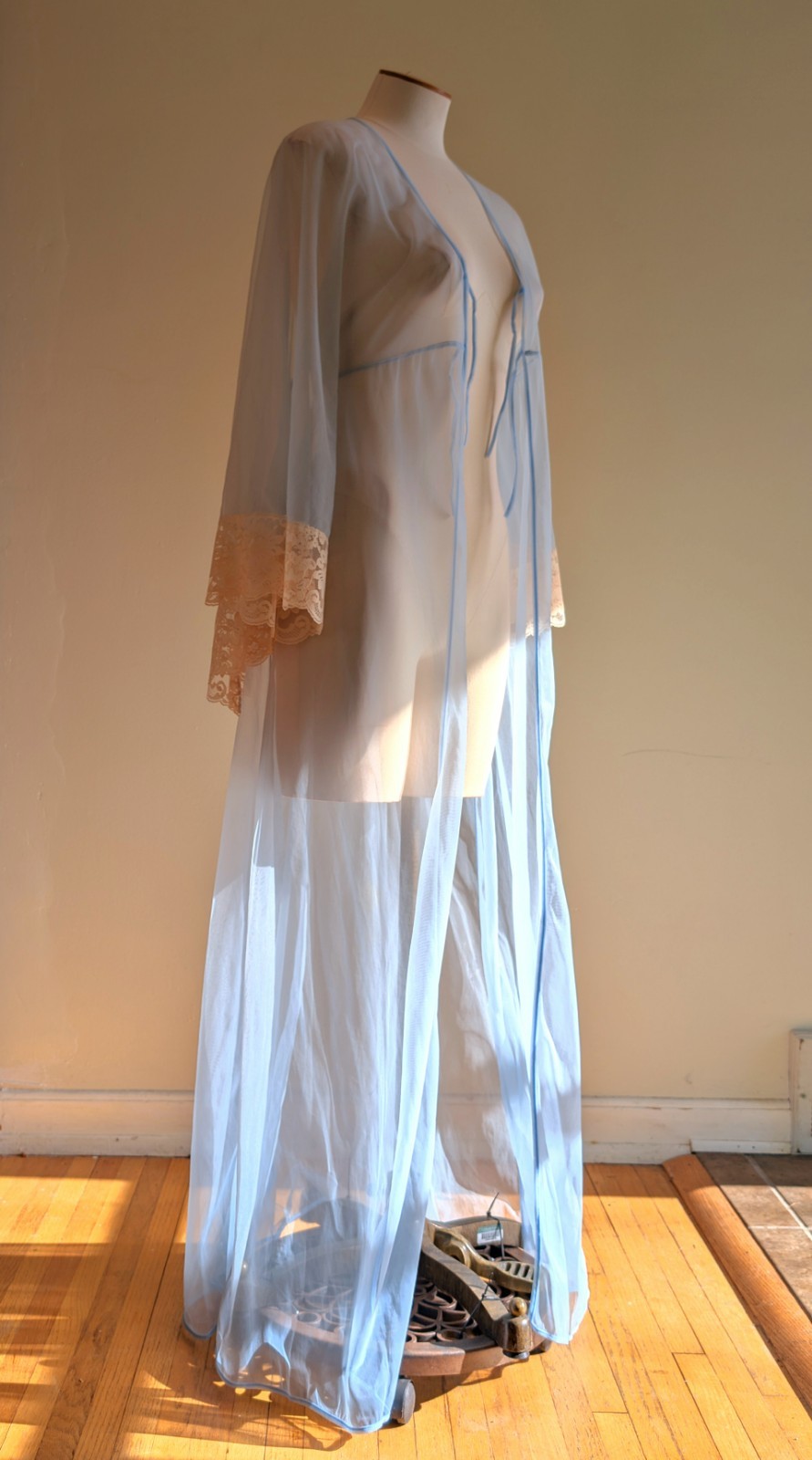 Vintage 1970s Baby Blue And Cream Pegnoir Robe By Katherine Lingerie. OSFM