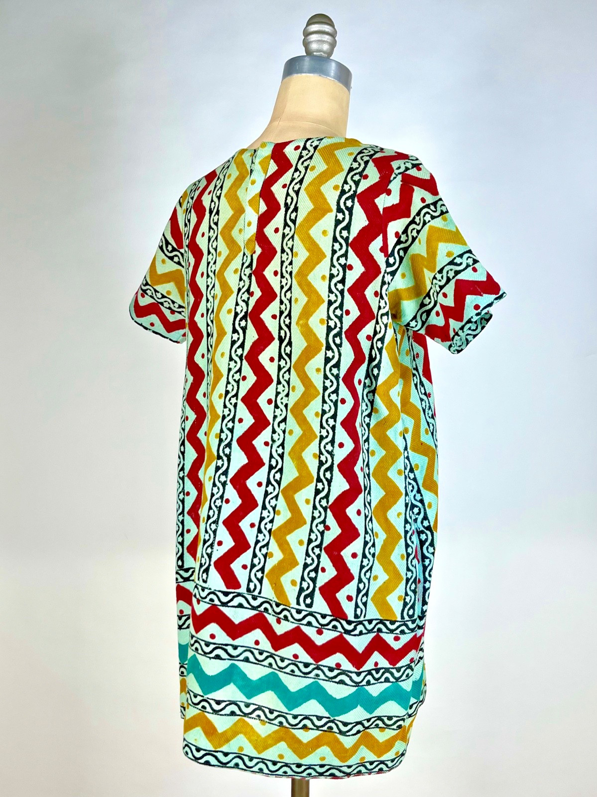 Vintage 1960’s TRUE HIPPIE cotton graphic print green shift mini dress India S/M