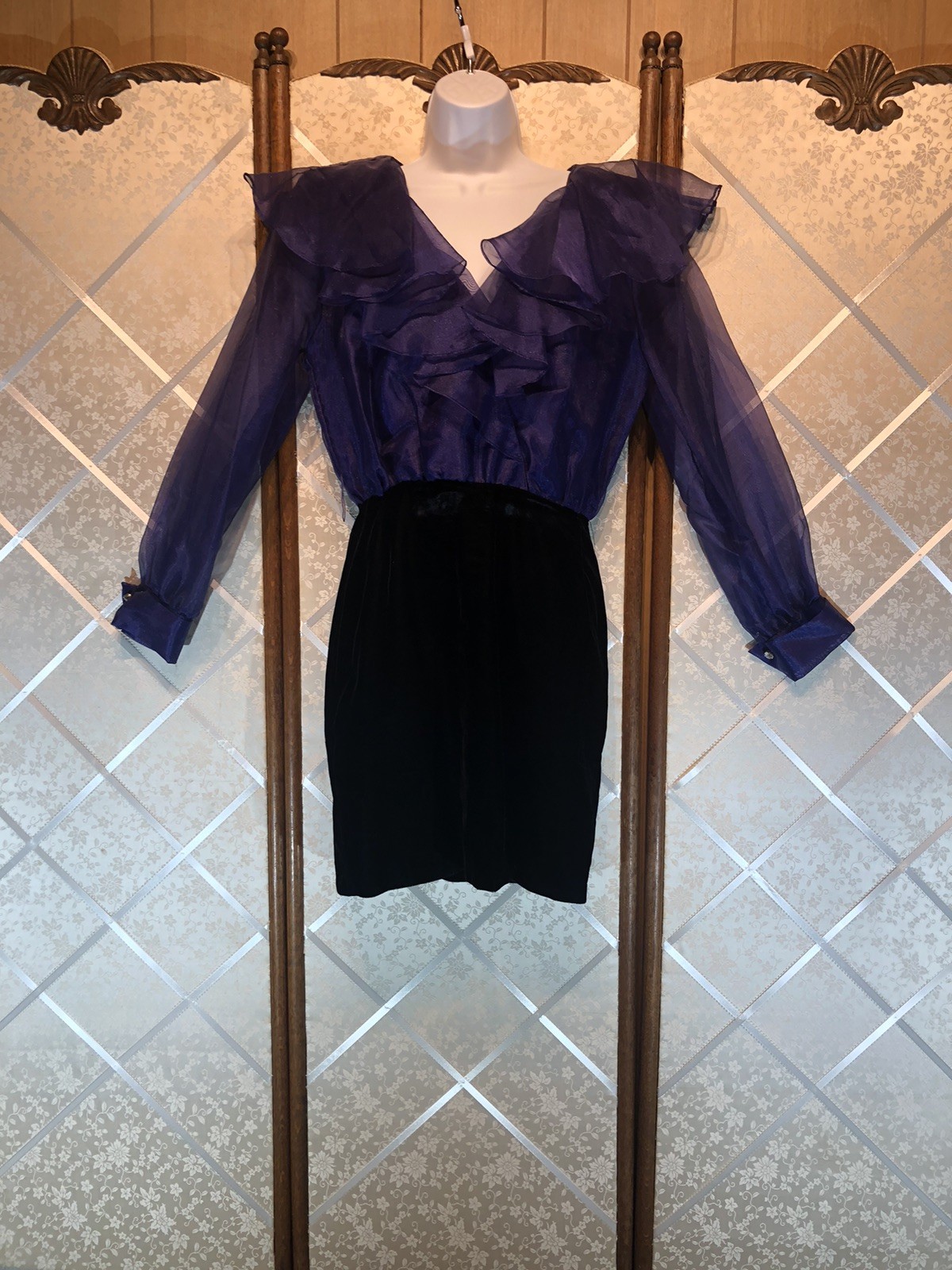Vintage 1980s LA Glo Purple Chiffon Bodice Black Velvet Skirt Cocktail Dress~M