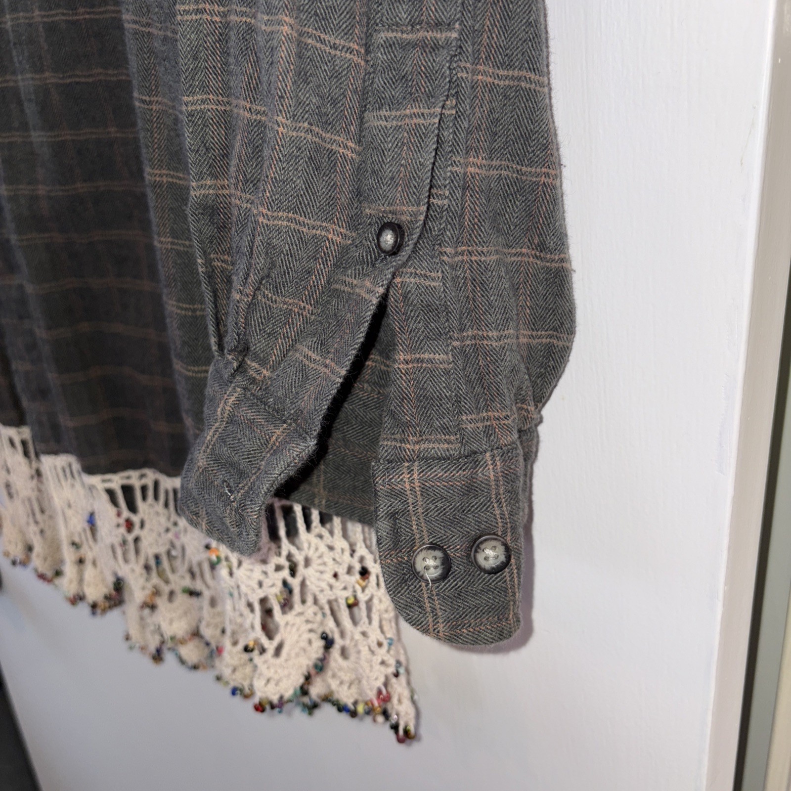 REDUCED PRICE & SHIP! Ladies Van Huesen Flannel Shirt, Jacket Embellishments XL