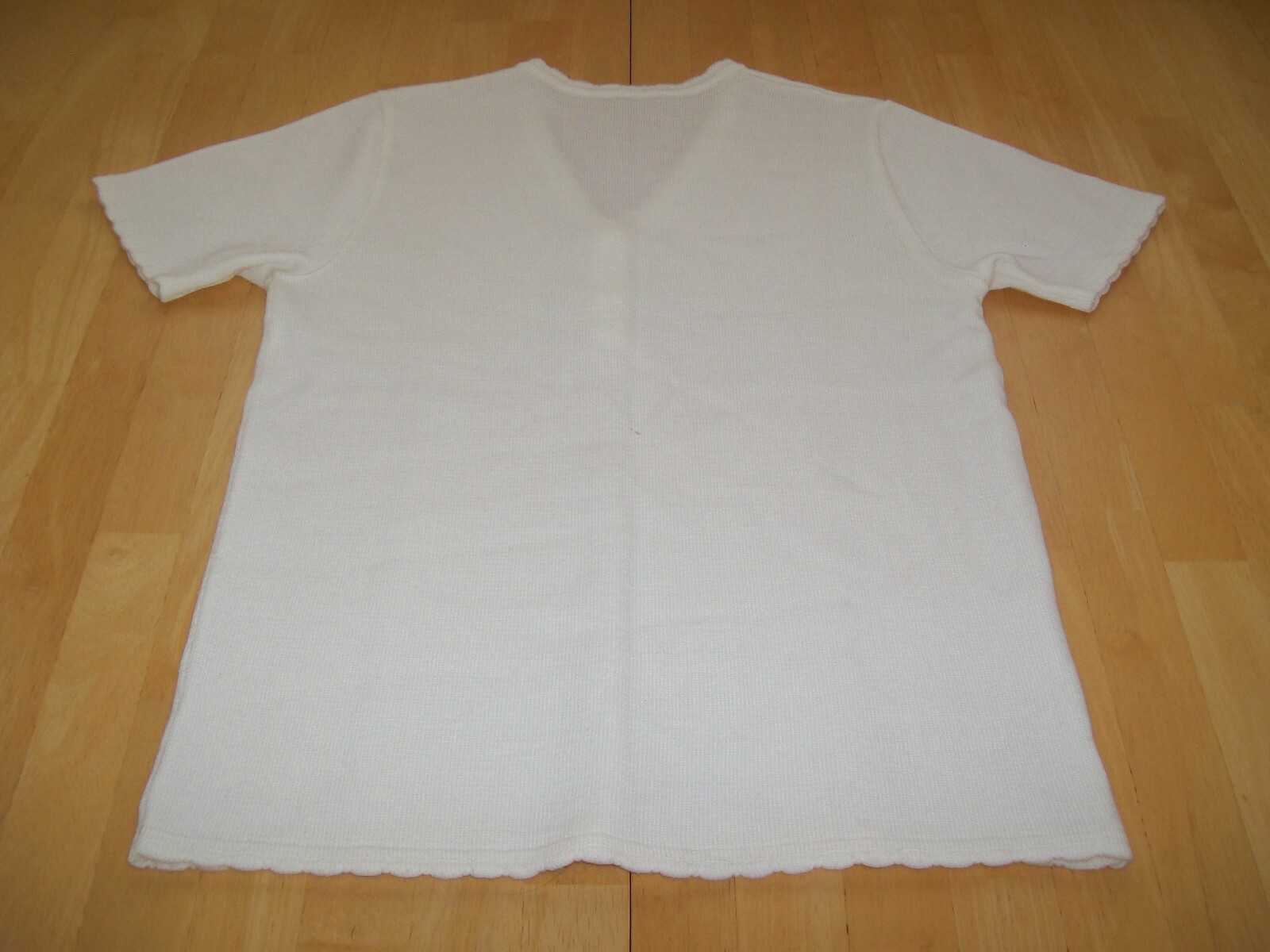True Vintage 1980’s Ivory Button Collar Lightweight Knit Sweater Small VTG