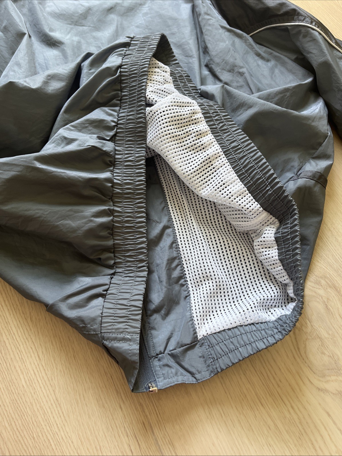 VTG Woman’s Plus Size 1X Nylon Athleisure Windbreaker Zip Jacket Mesh Lined Gray